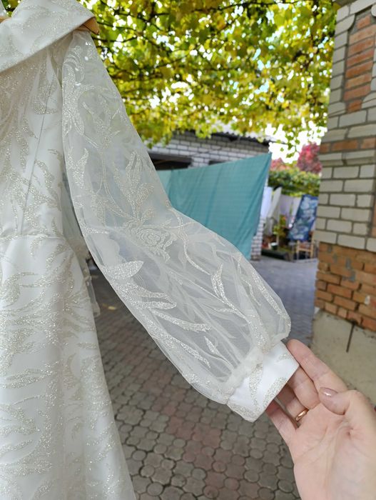 Весільна сукня і фата