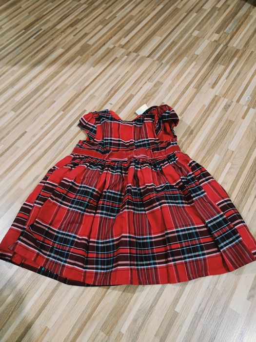 Czerwona sukienka w kratkę r 80