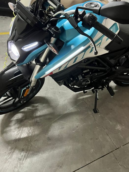 Motociclo Naked Voge 125r