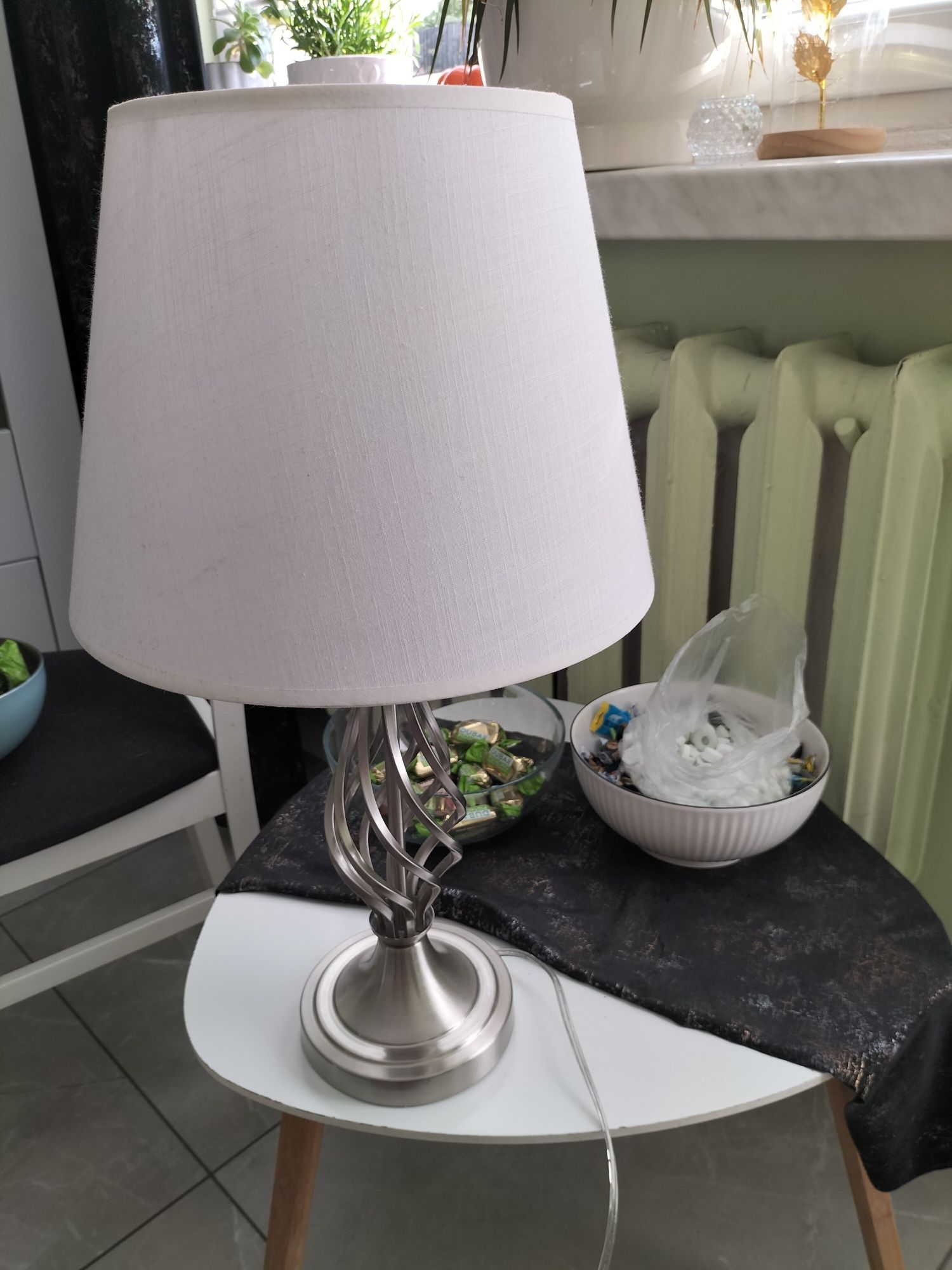 Zamienię lampę inna wysoką i wąskom