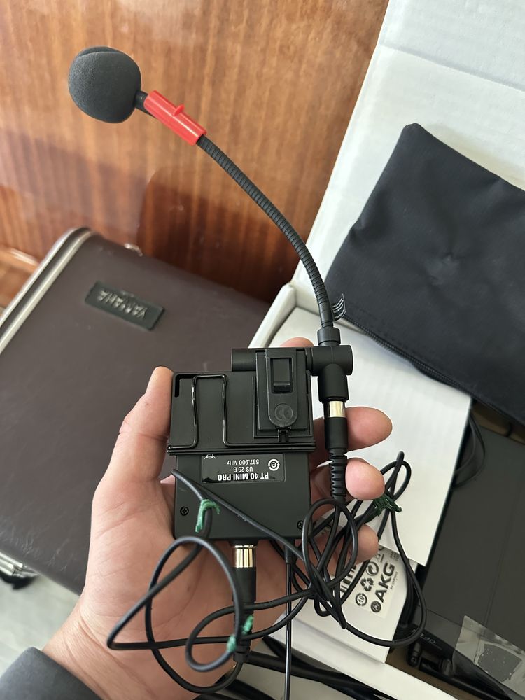 Микрофон Инструментальная радиосистема AKG
