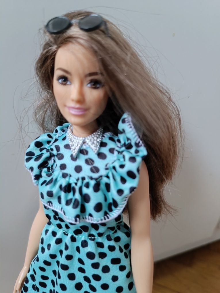 Barbie Fashionistas Lalka W Zielonej Sukience