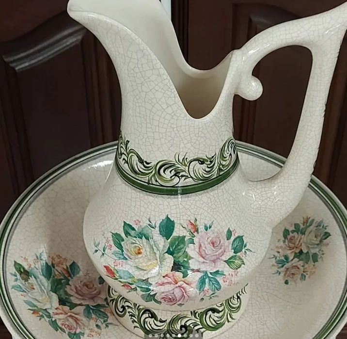 Lavatório  antigo portátil  com louça  Alcobaça e espelho