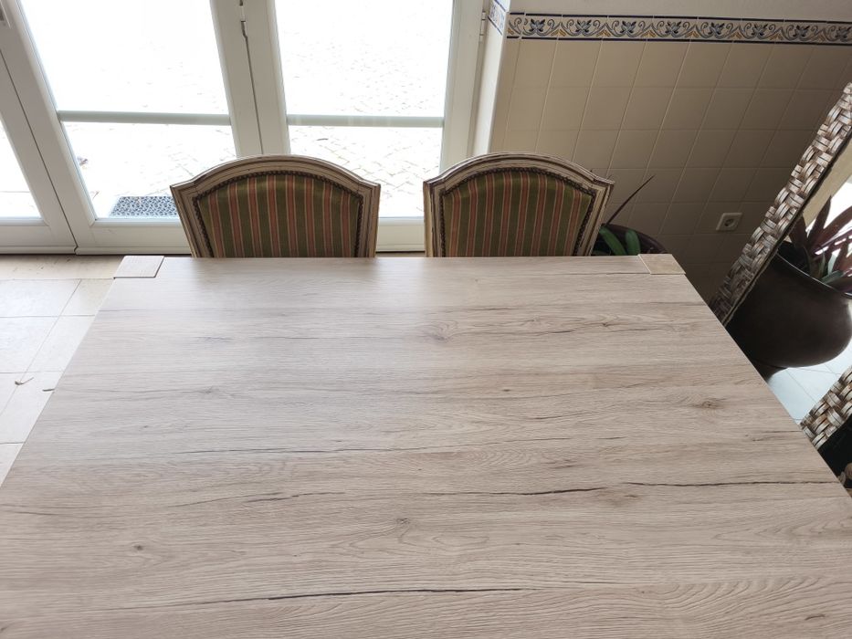 Mesa quadrada para 8 pessoas