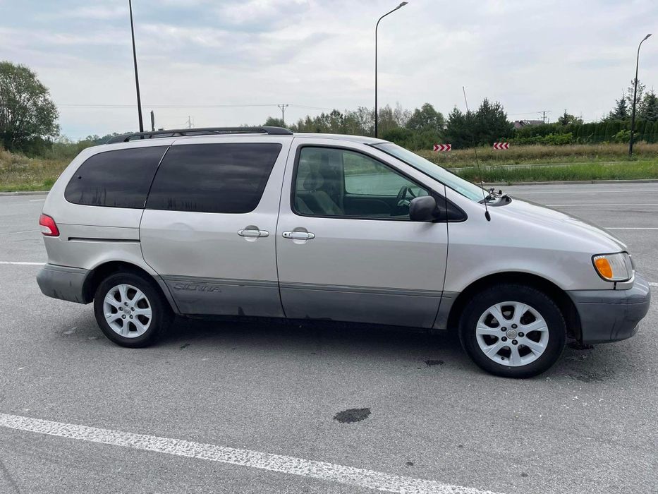 Toyota Sienna (7osob LPG V6 nie kamper)