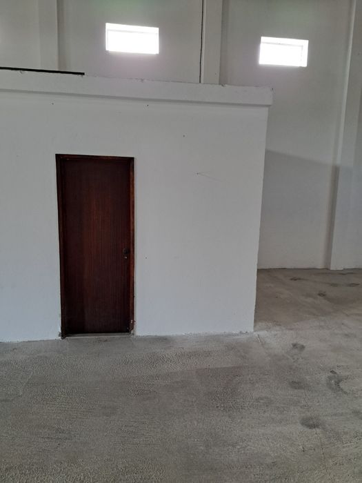 Aluga se Armazem Palmela-algeruz