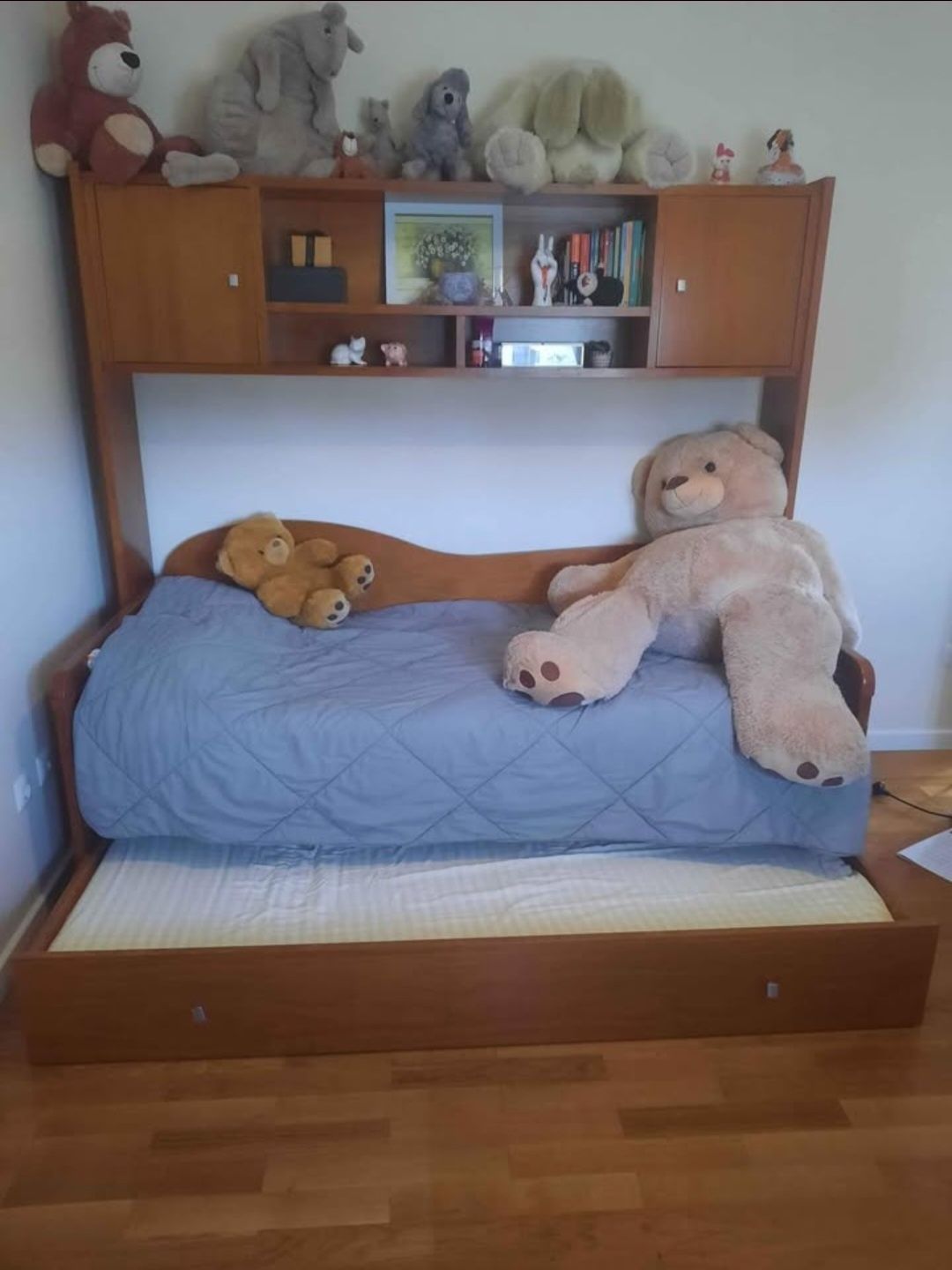 Conjunto cama dupla, secretária e mesa cabeceira