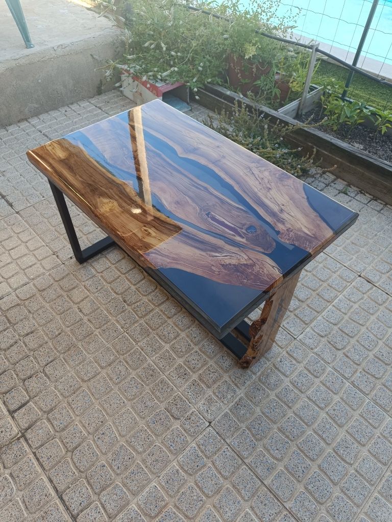 Mesa de centro em resina epoxi