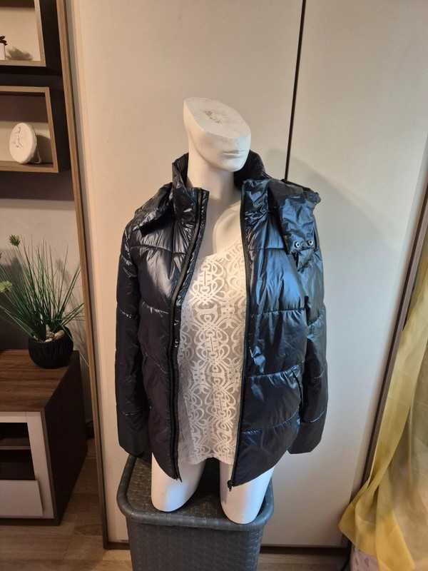 Kurtka damska czarna puffer z kapturem S 36
