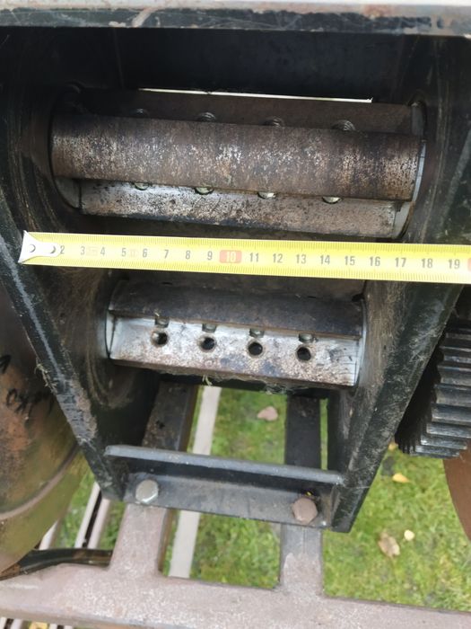 Rębak walcowy rozdrabniacz gałęzi.