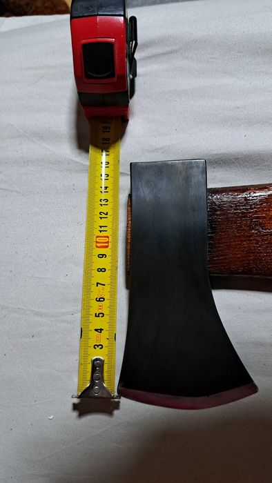 Stara siekiera z sygnaturą Tech Młot