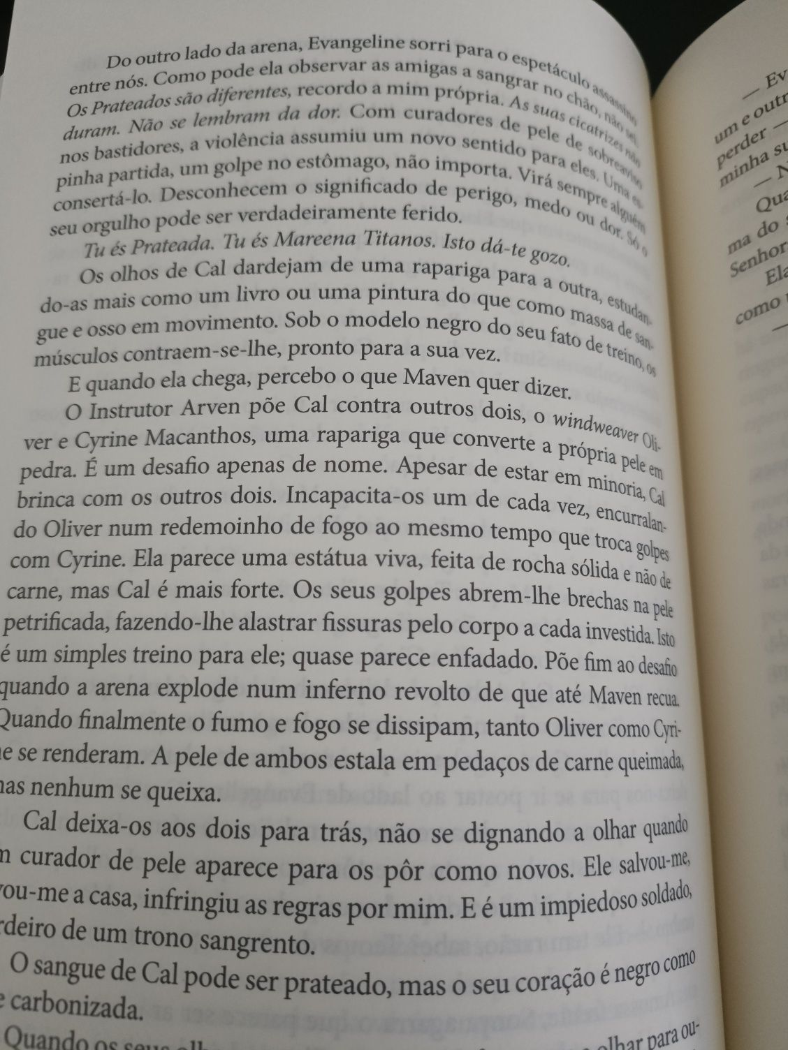 Rainha Vermelha - Victoria Aveyard