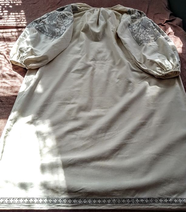 Старовинна, вишита сорочка.