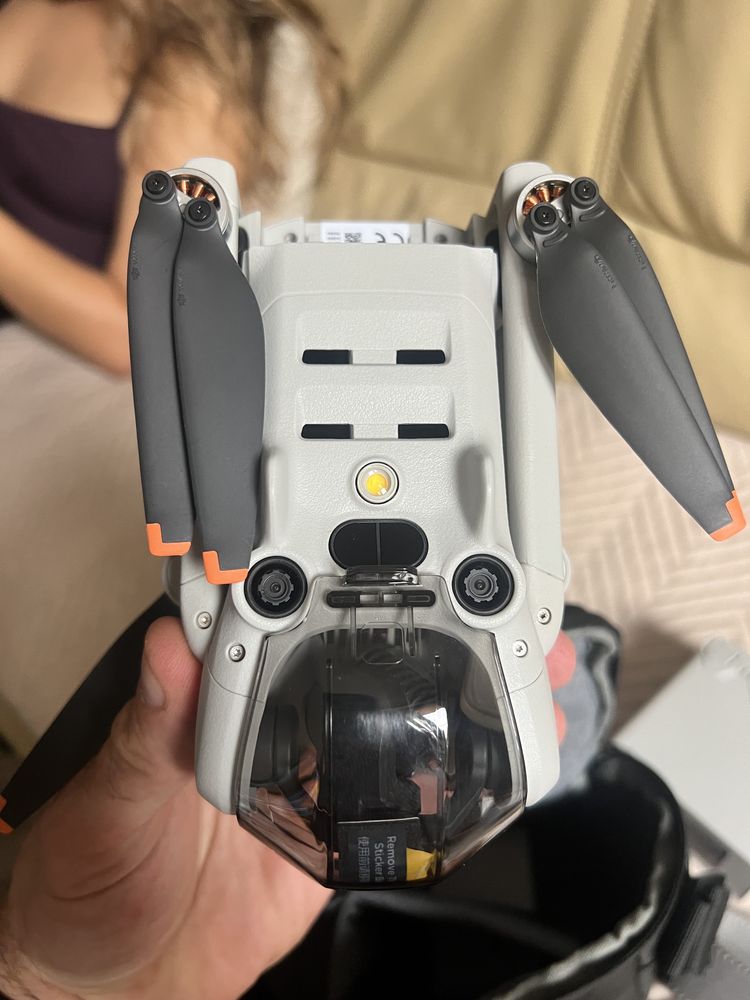 Dron dji mini 4 pro  fly more combo dji care refresh