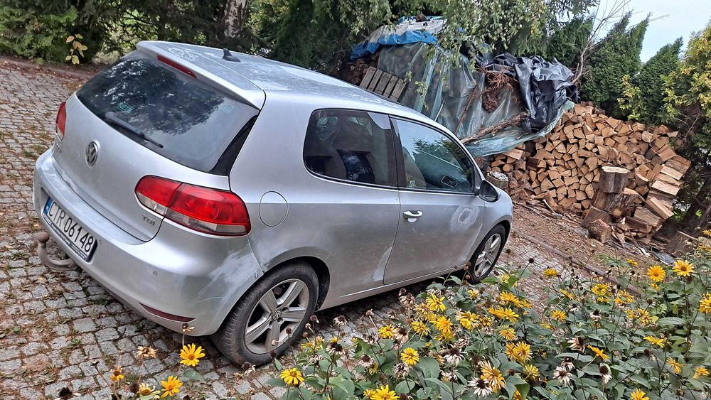 VW GOL srebrny. Po uzupełnieniu lakieru 2000zł dopłata.