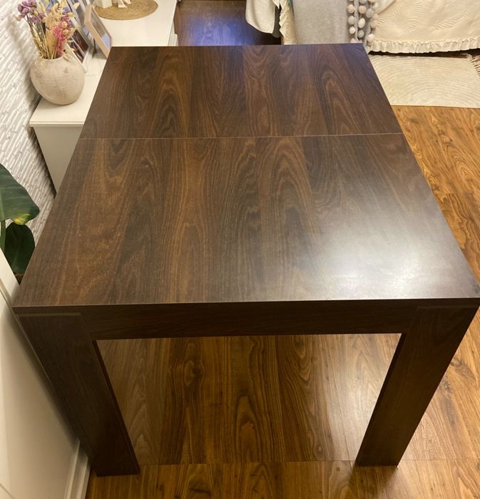 Sprzedam stół w bardzo dobrym stanie