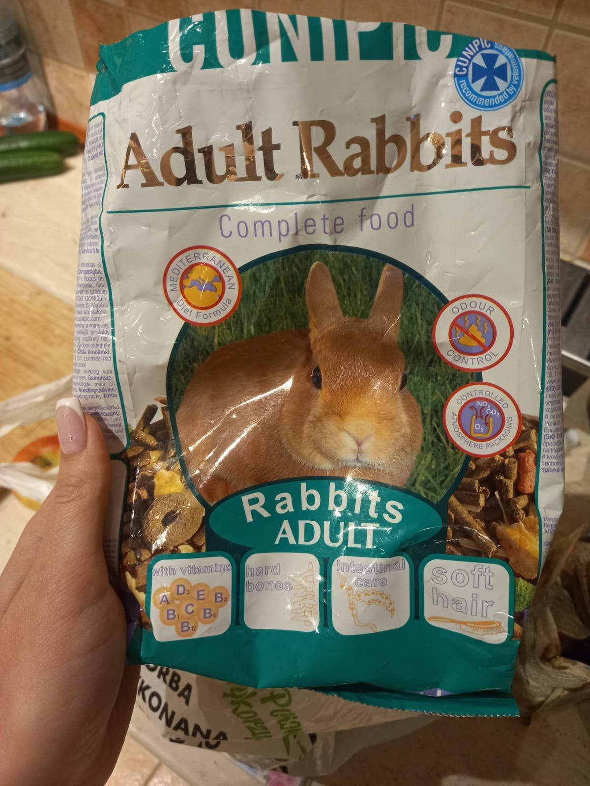 Ponad 2 kg karmy dla dorosłego królika