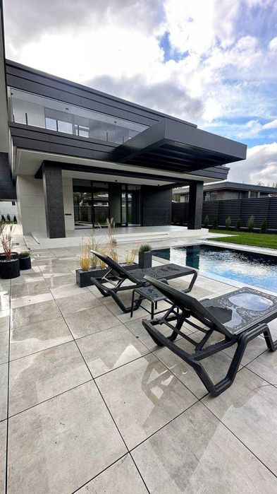 Просторий і стильний будинок в Ходосівці.