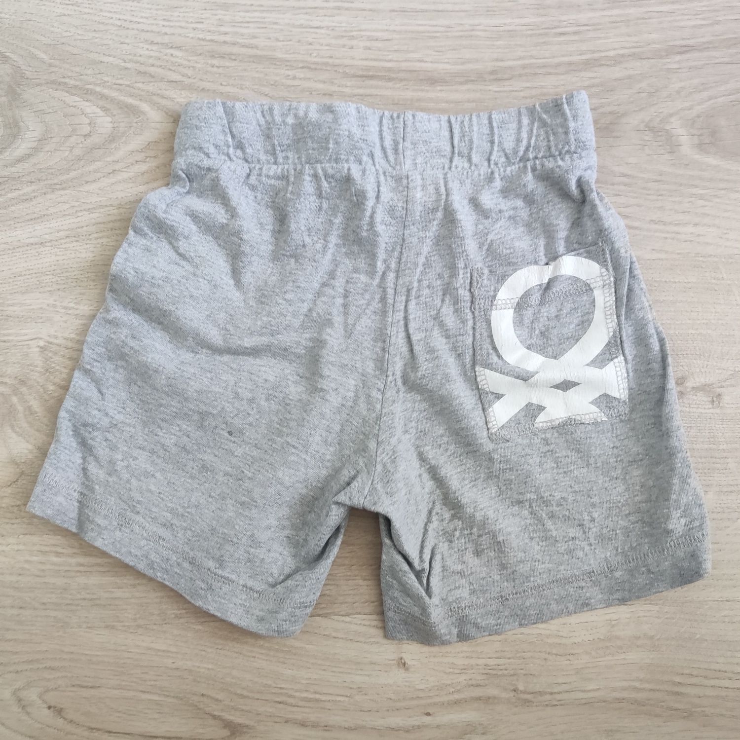 Calções e T-shirt Benetton (4 anos)