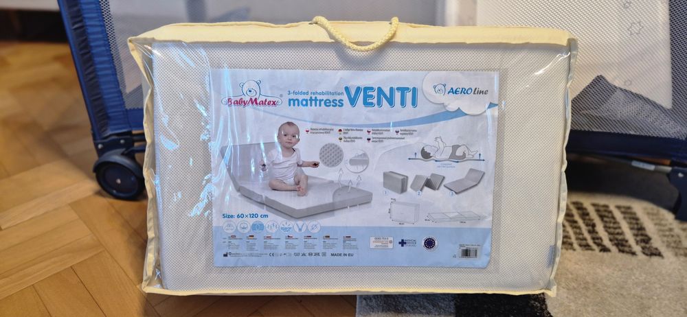 Łóżeczko turystyczne z moskitierą + materac + przewijak