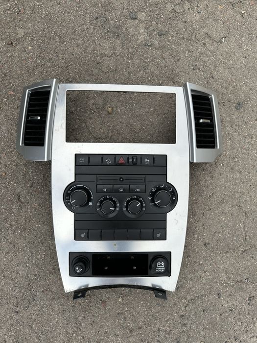 Консоль + магнітола Jeep Grand Cherokee WK 2005–2010