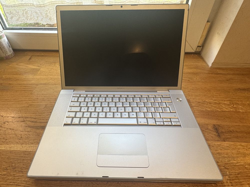 Macbook Pro 2008 rok