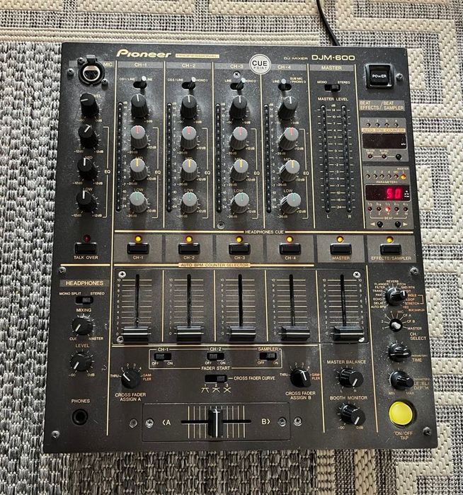 Zestaw DJ: 2x Pioneer CDJ-400 + Mixer DJM-600 – Gotowy do grania!