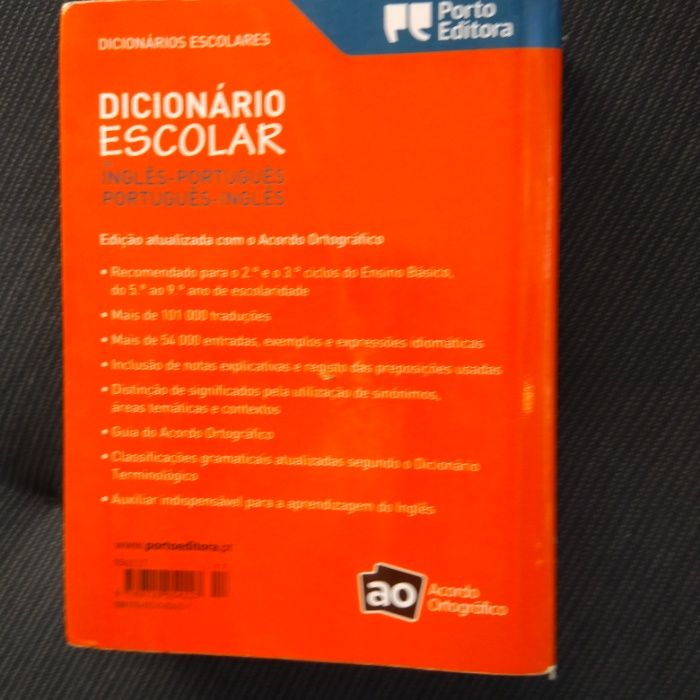 Dicionário Escolar de Português-Inglês-Português – Porto Editora