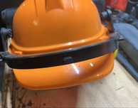 Kask ochronny z nausznikami