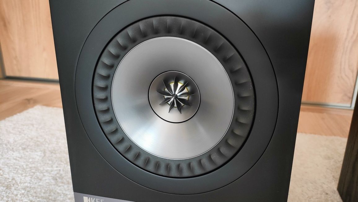 Głośniki kolumny KEF Q300