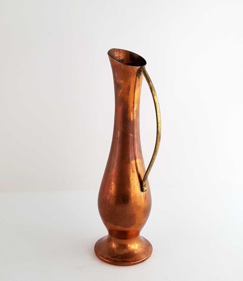Miedziany dzbanek - wazon z I połowy XX wieku, wys. 21 cm