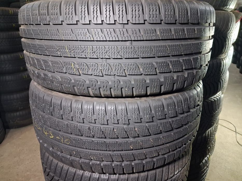 235/45 18 Kumho Izen kw 27 шини б/в зима Комплект