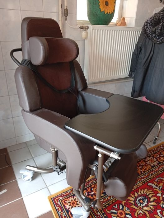 Wózek inwalidzki z możliwością leżenia