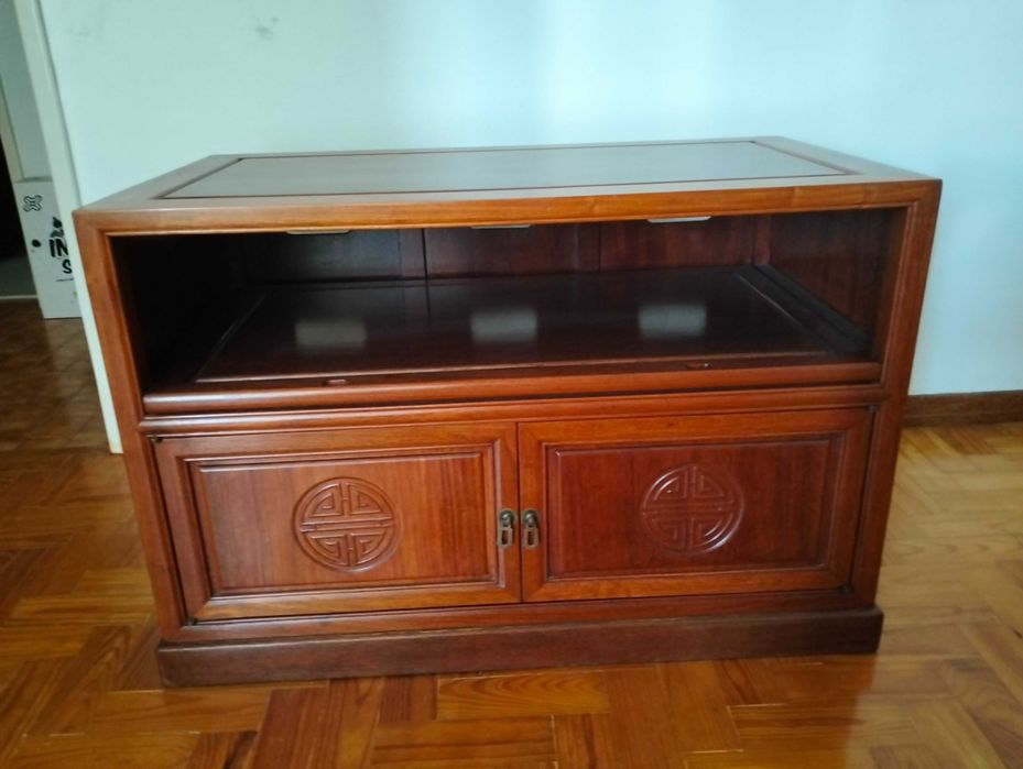 Móvel de TV em Madeira Nobre - Pau Rosa