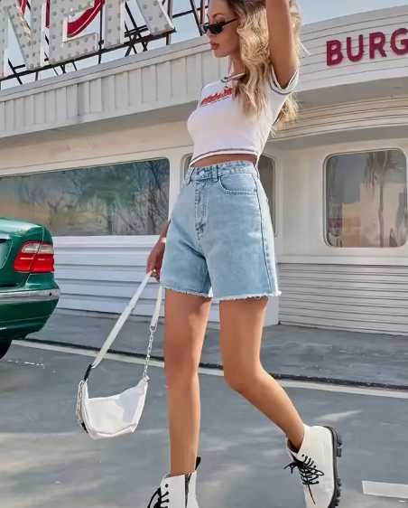 Джинсові шорти , розмір М