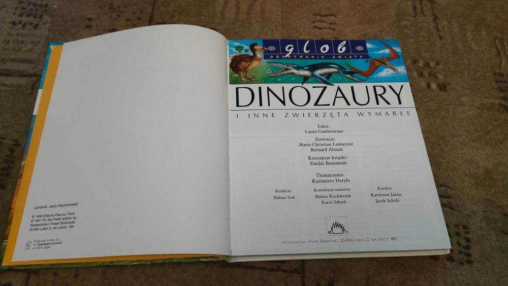 Dinozaury i inne zwierzęta wymarłe książka. Glob