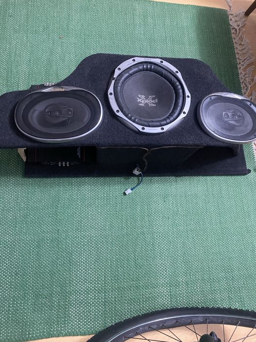 Caixa de som completa e pronta para ligar em otimo estado e com som po