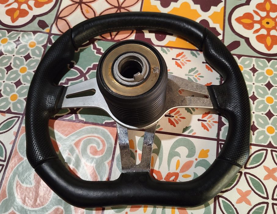 Volante momo trek r com cubo para volkswagen/audi/porsche