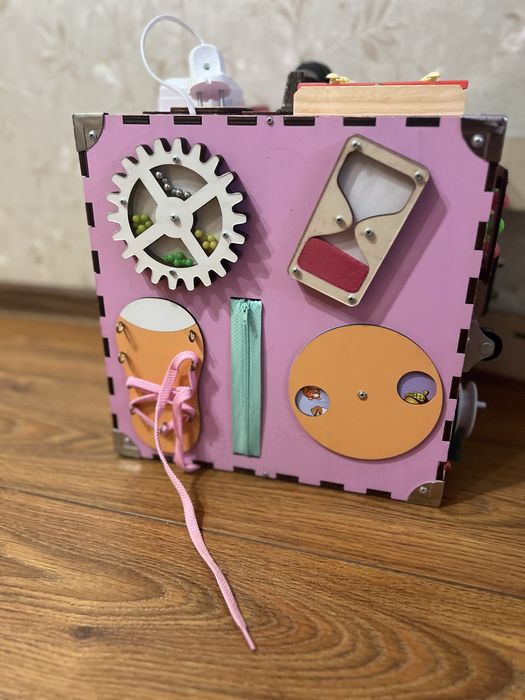 Бізікуб 30х30 для дівчинки