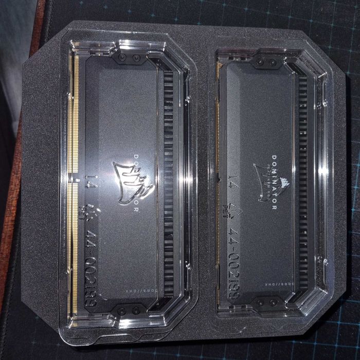 Corsair Dominator Platinum RGB RAM 32gb (2x16gb) 6600Mhz CL32