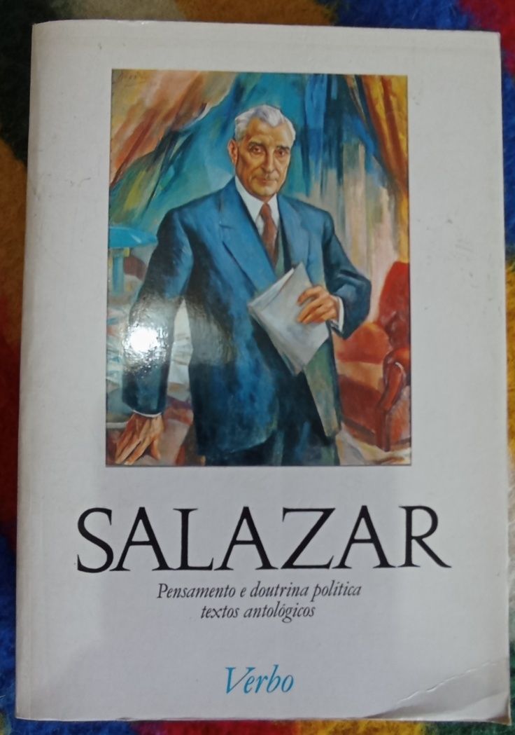 Livros Salazar e cartoons