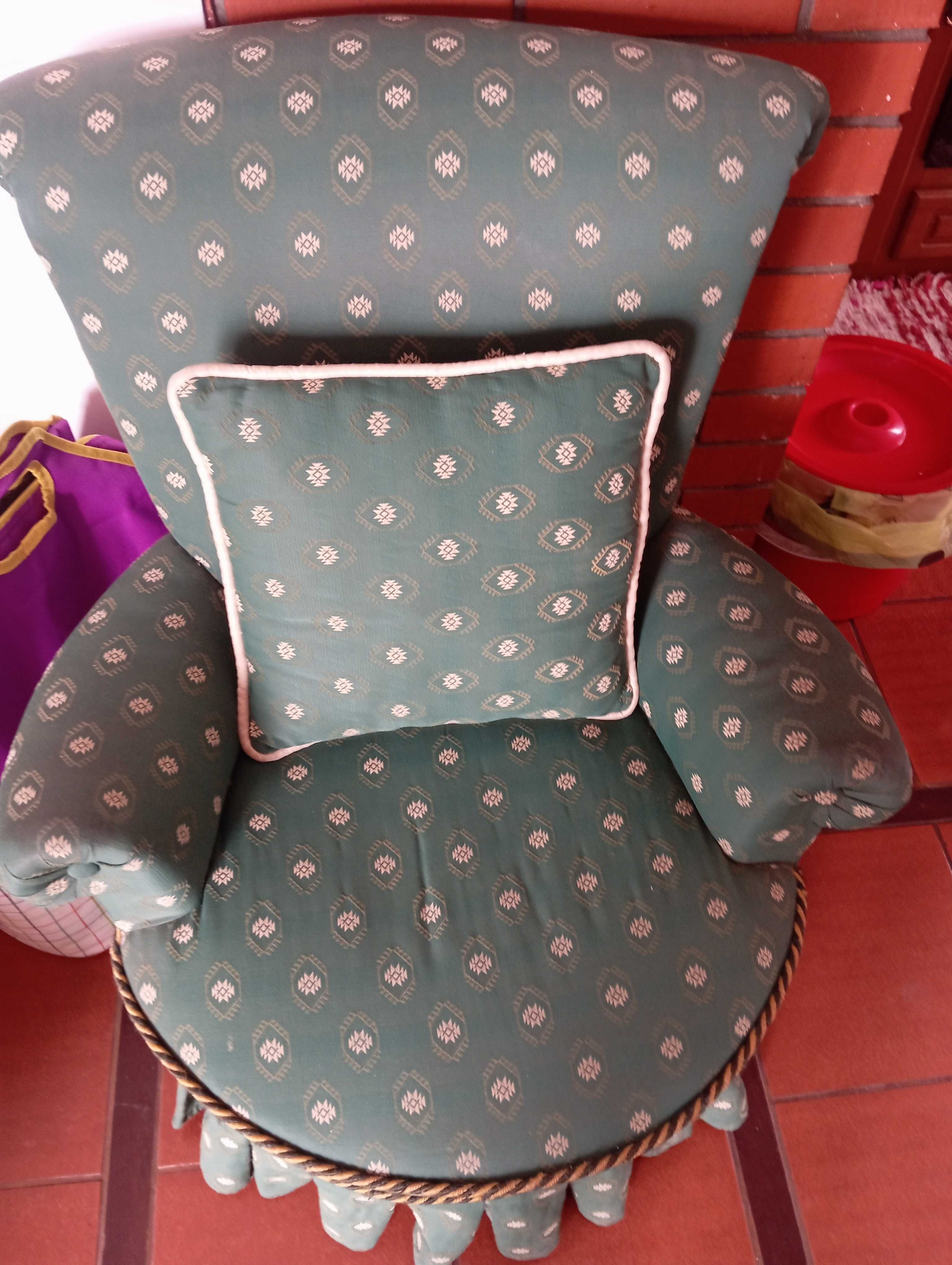 Conjunto de sofá cama com 2 poltronas