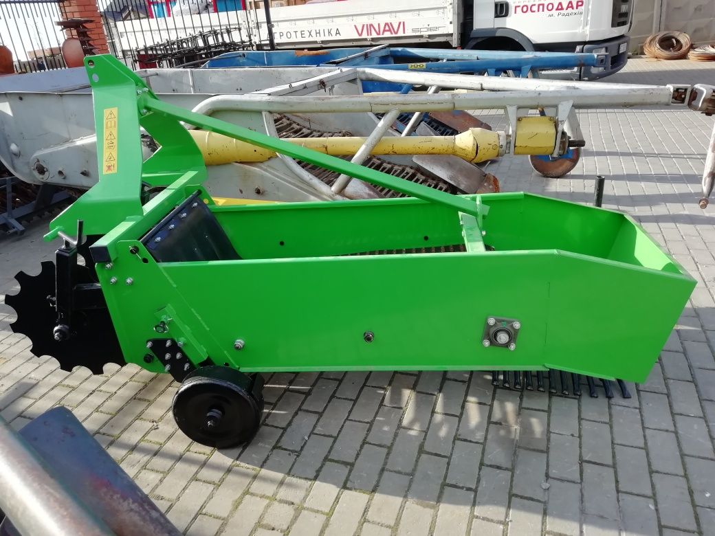 Копалка bomet однорядна транспортерна. Ктн. Сажалка. Доставка