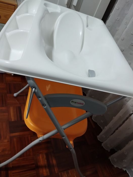Banheira de bebé com suporte
