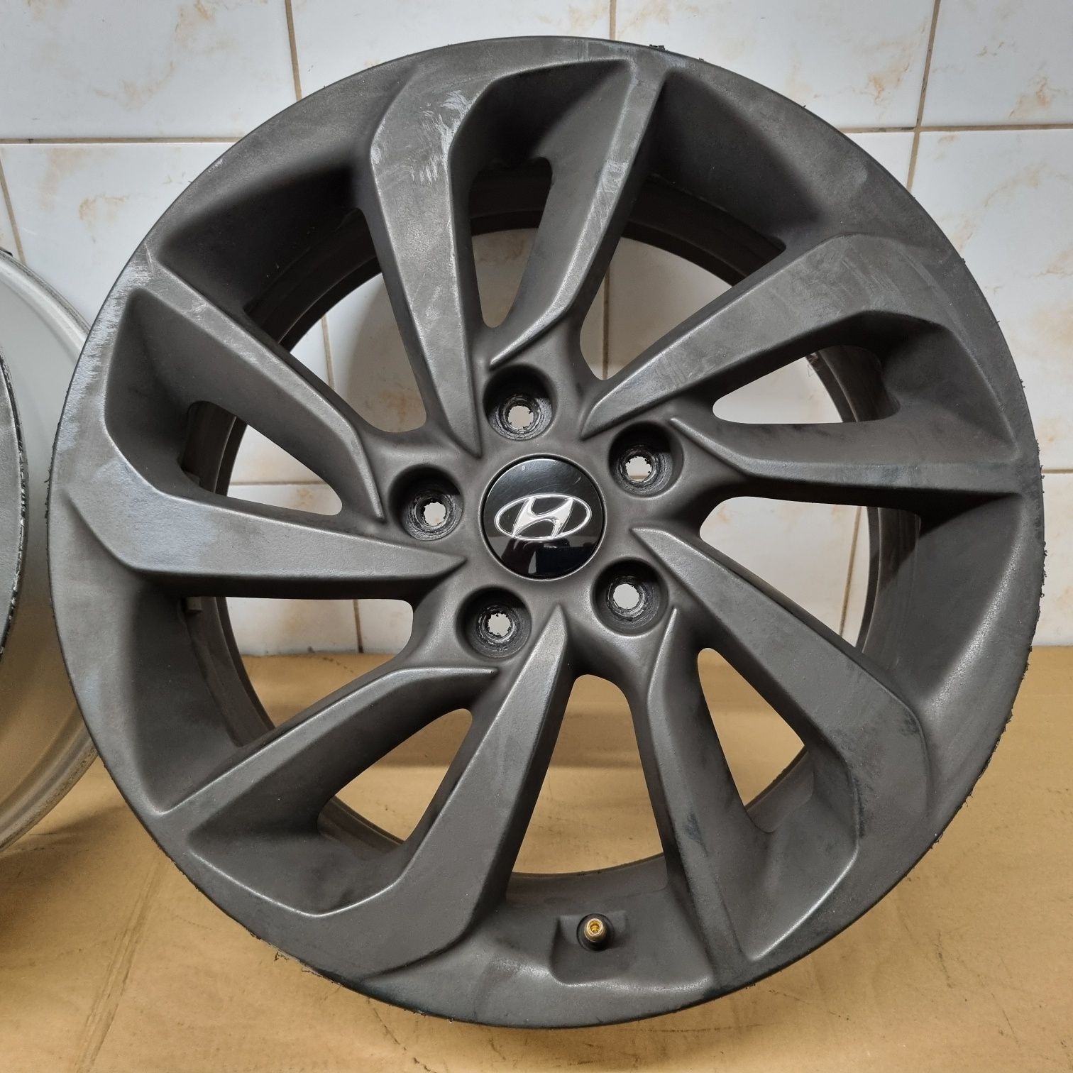 Alufelgi 17"  oryginalne Hyundai Tucson 5x114,3 ET51 + czujniki