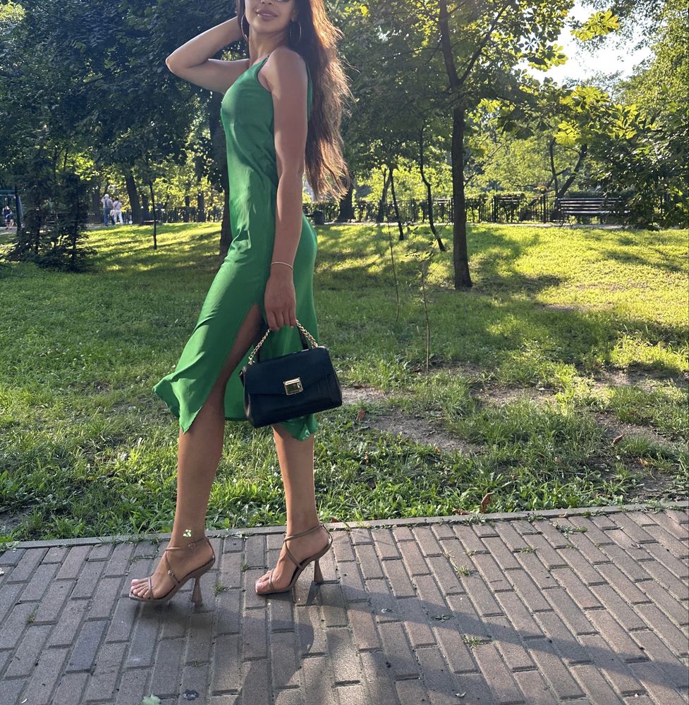 Легкое летнее шелковое платье