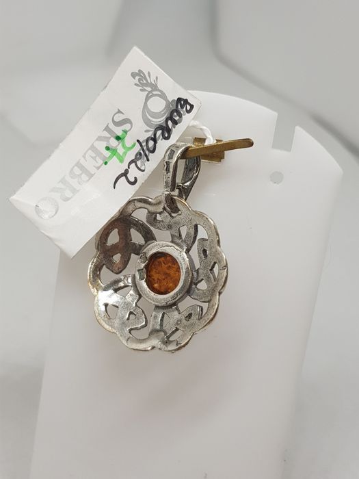 Srebrny wisiorek z bursztynem srebro  925
