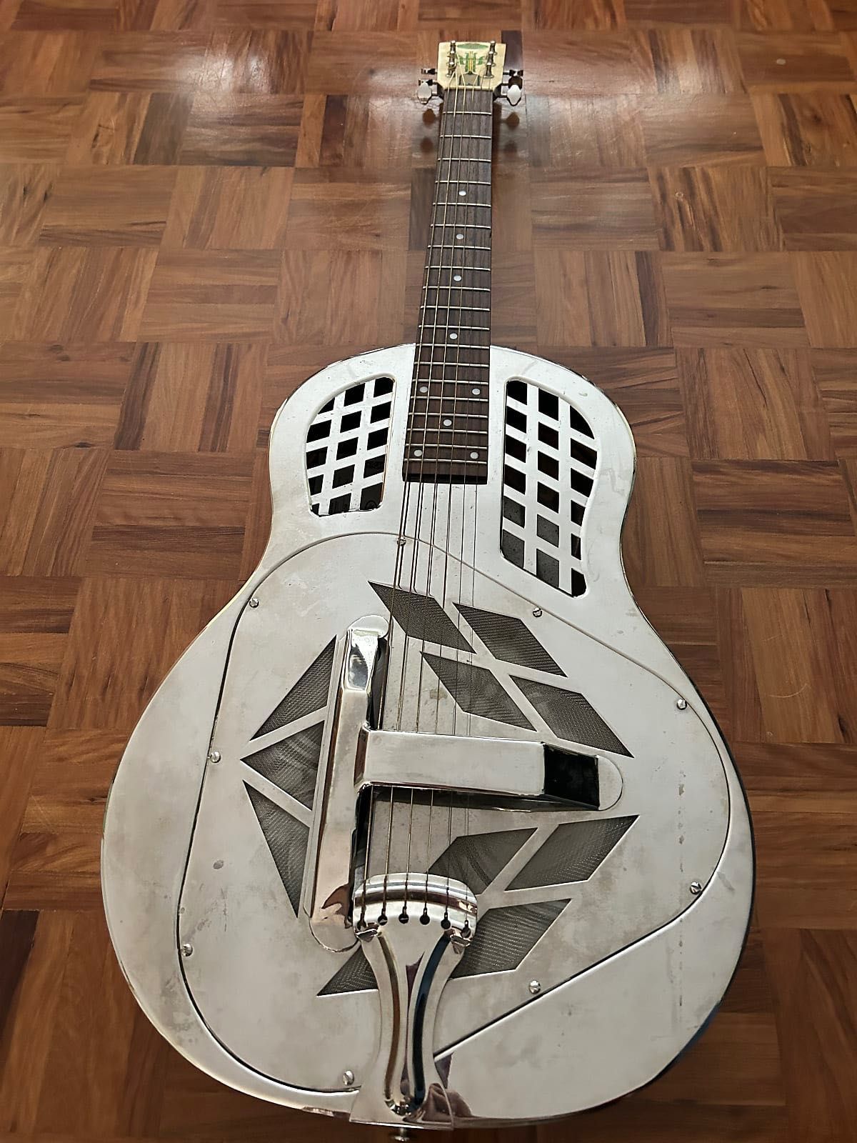 Resonator Guitar - Regal RC 51 (anos 2000)