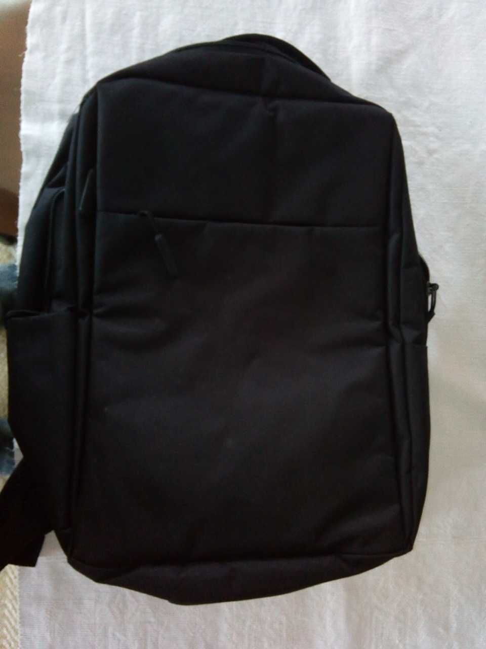 Mochila de viagem com saída para ligação USB, como NOVA!