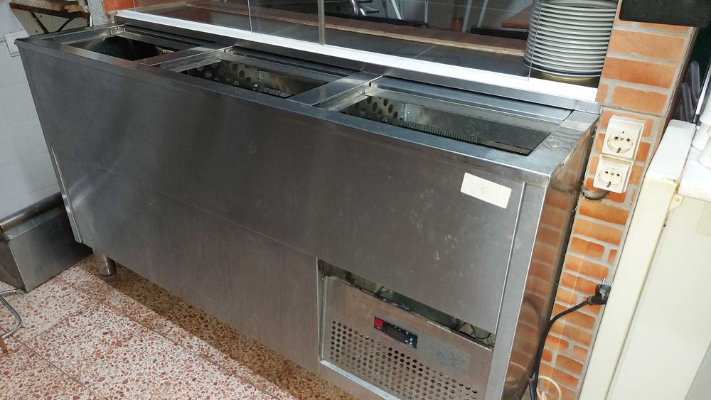 Vitrines e arcas frigorificas para bebidas/ congelados